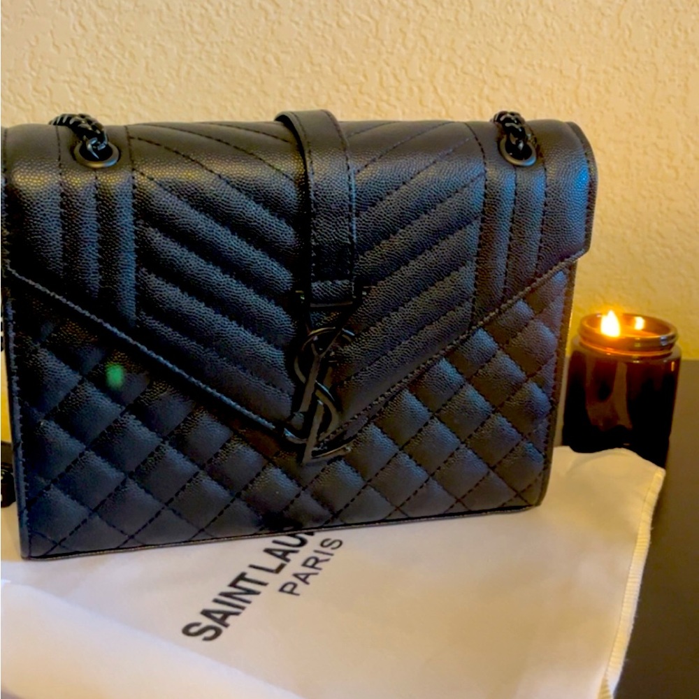 Black shoulder bag